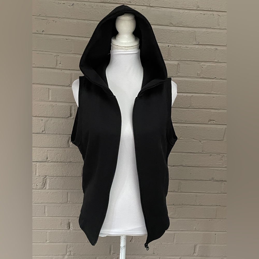 Onzie black sleeveless hoodie S/ M ( runs small)